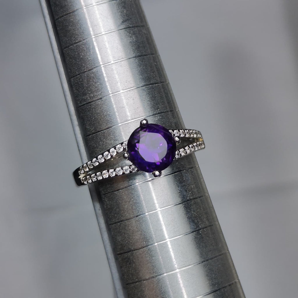 Royal Embrace: Natural Round Amethyst Solitaire Ring with Split Pavé Shank in 925 Silver