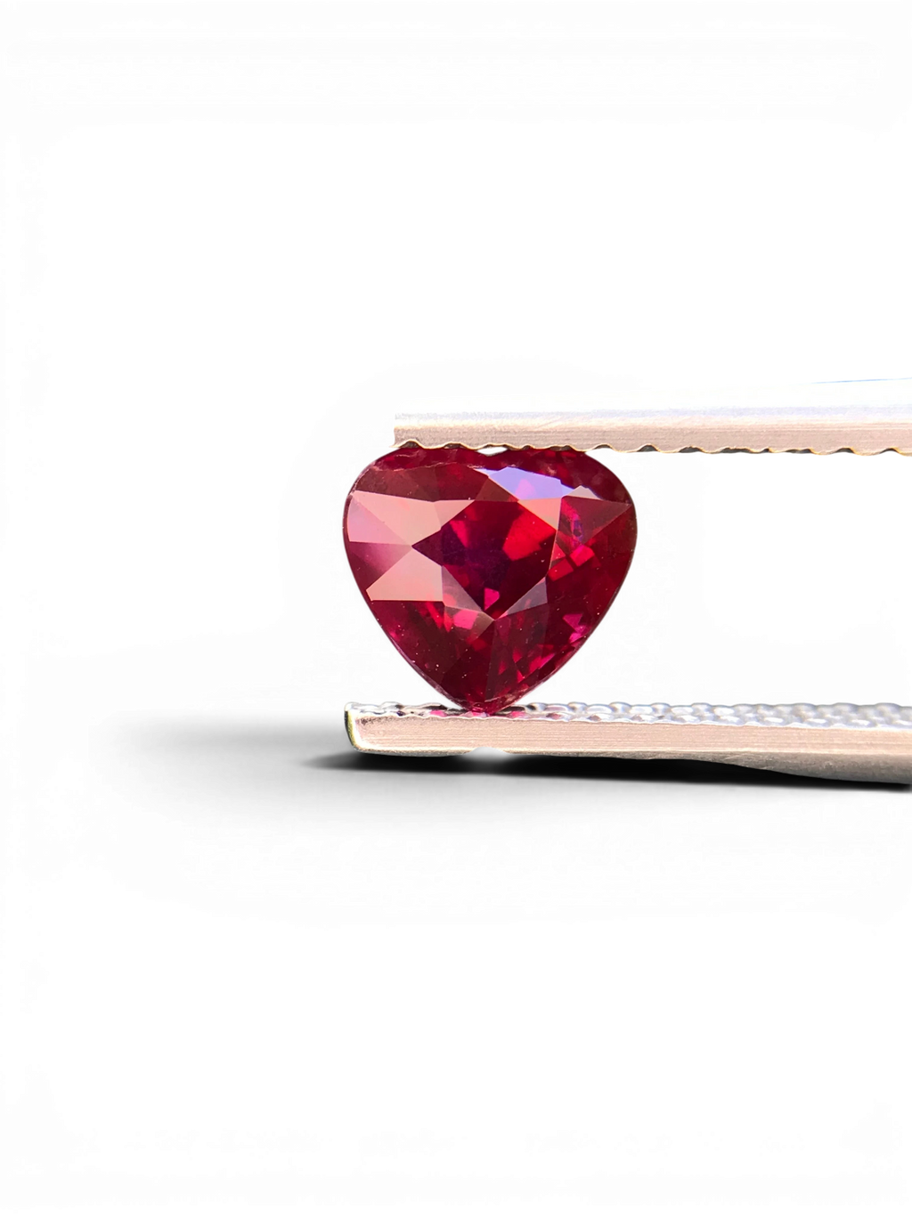 Shiza Gems 1.04 ct heart-cut vivid red unheated ruby from Mozambique. Natural gemstone with excellent brilliance.