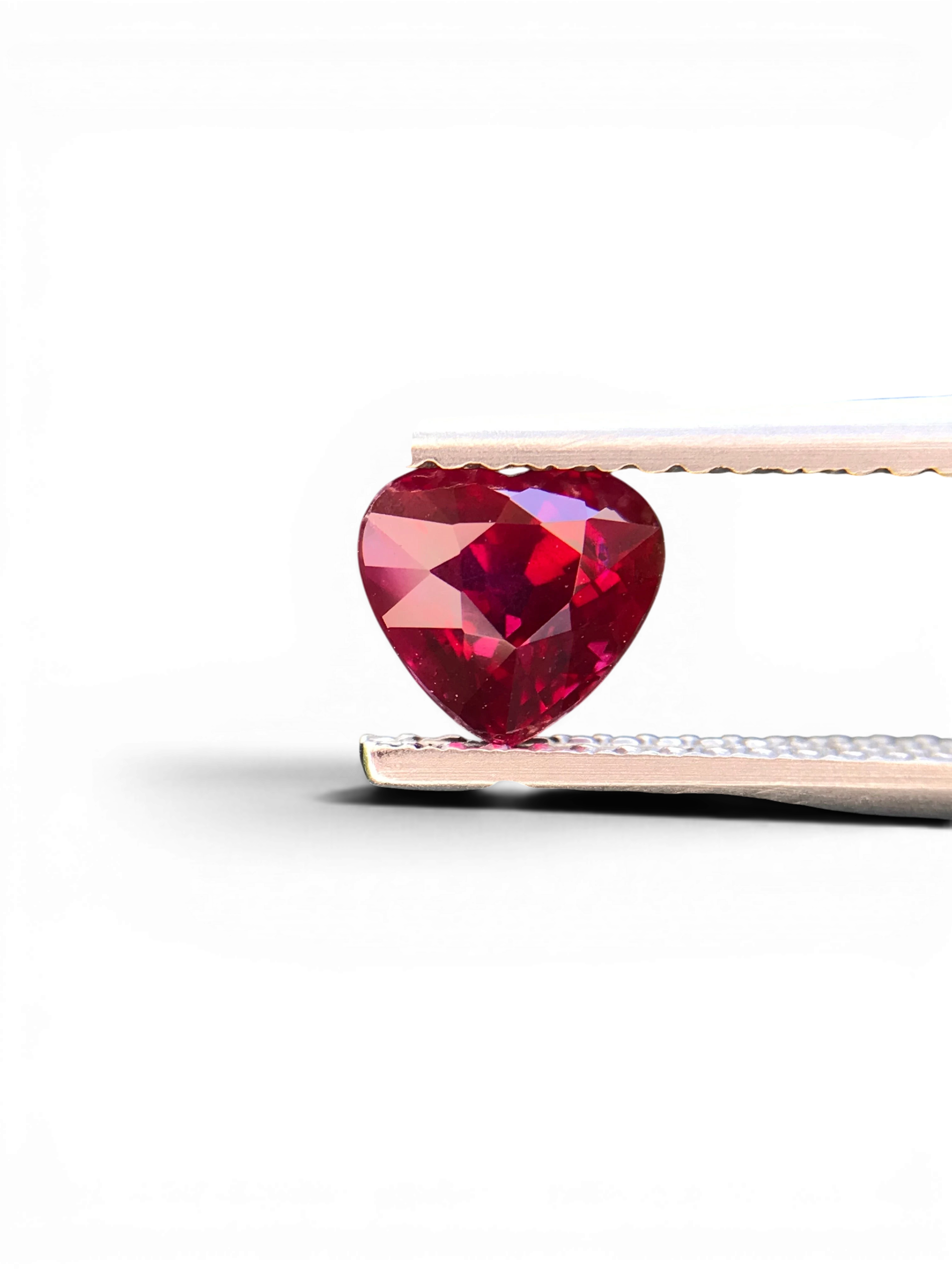 Shiza Gems 1.04 ct heart-cut vivid red unheated ruby from Mozambique. Natural gemstone with excellent brilliance.